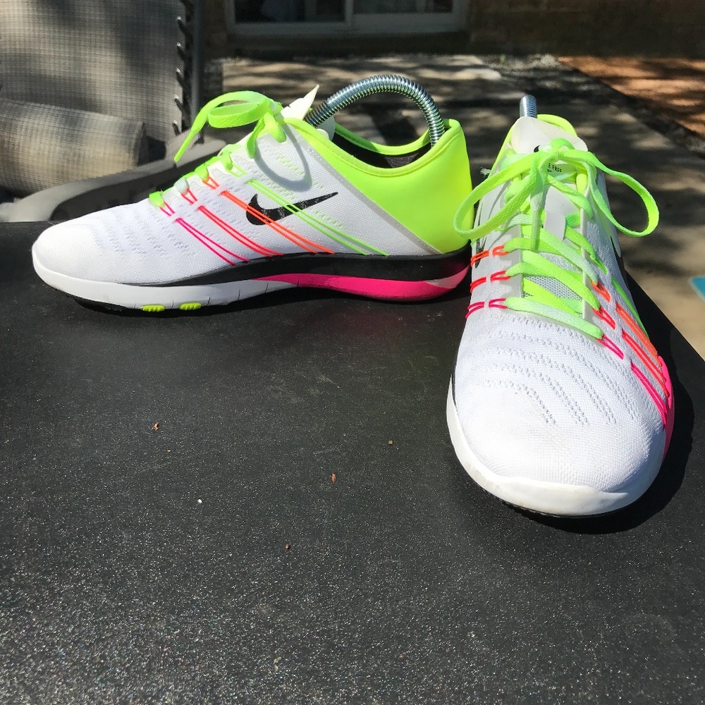 EUC Nike free TR6 size 9